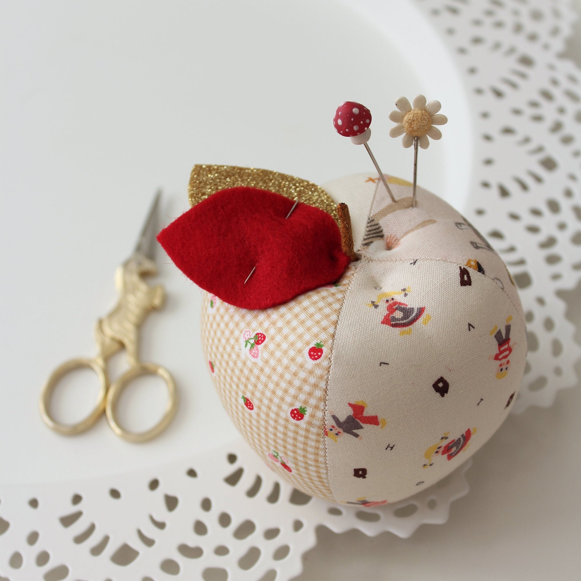 How to Make the Perfect Apple Pincushion - Craftapalooza Designs