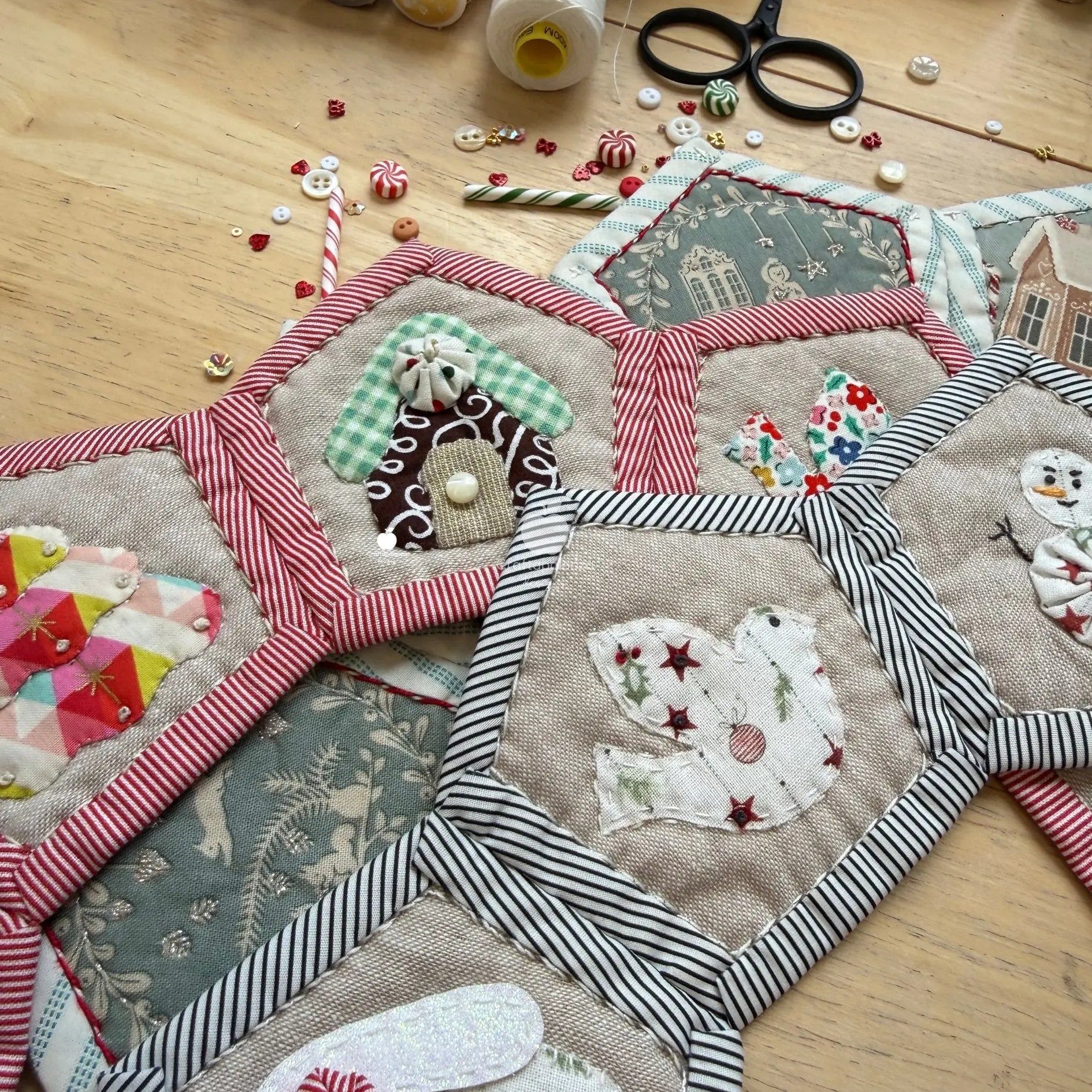 Hollygon Wreath PDF Pattern (Quilt-As-You-Go Wreath or Table Centrepiece) Craftapalooza Designs