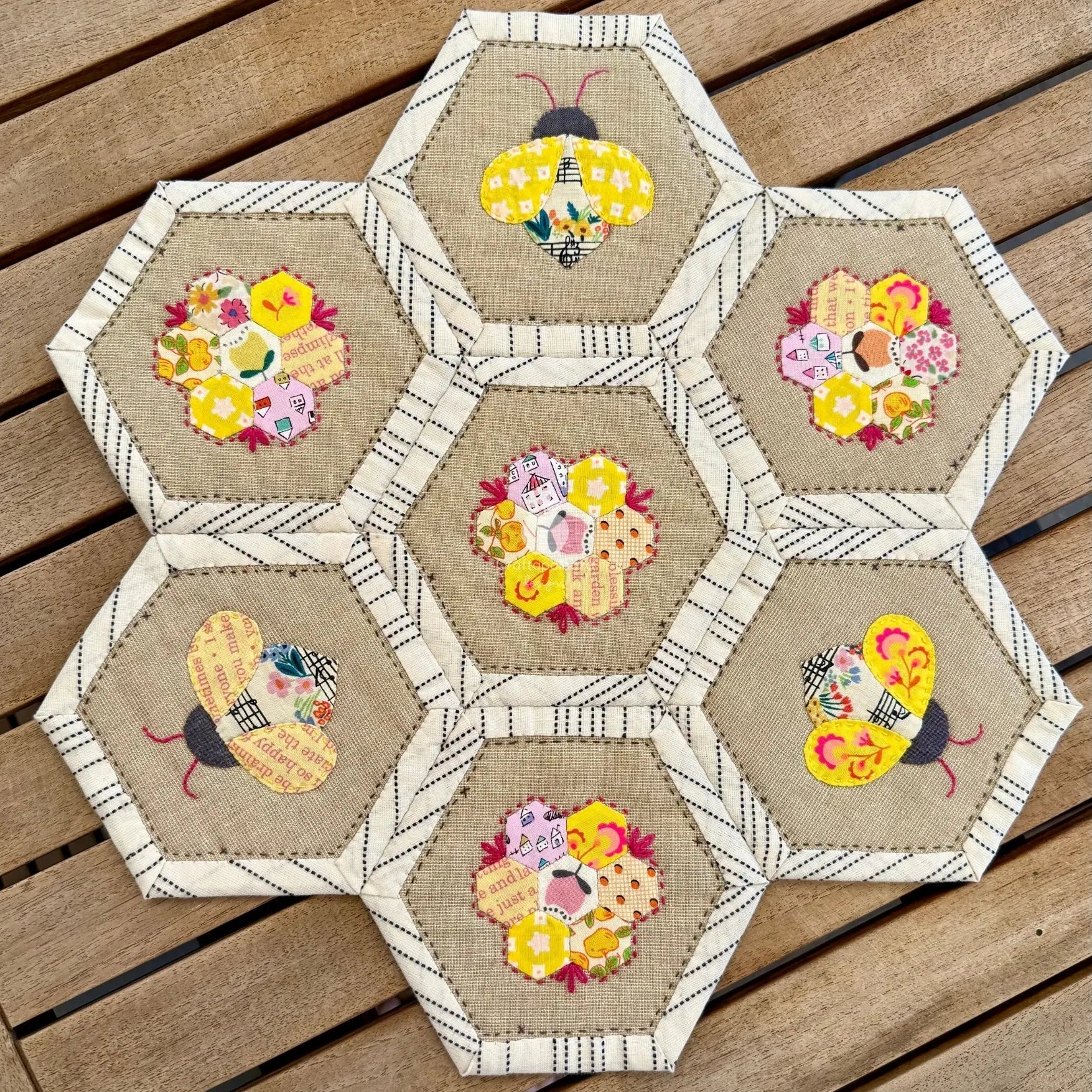 Poppin' Table Topper | Placemat | Mini Quilt: PDF Pattern Craftapalooza Designs