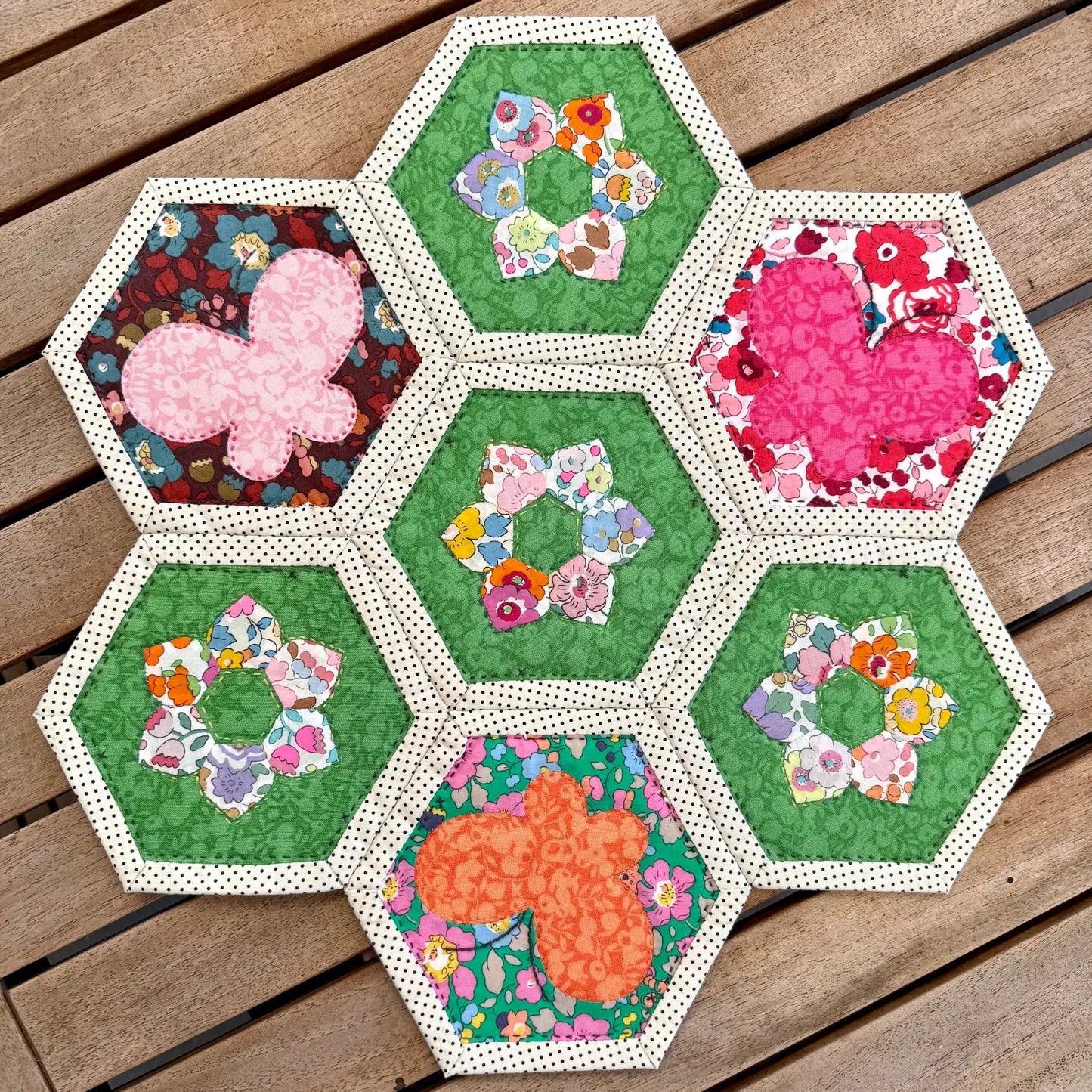 Poppin' Table Topper | Placemat | Mini Quilt: PDF Pattern Craftapalooza Designs