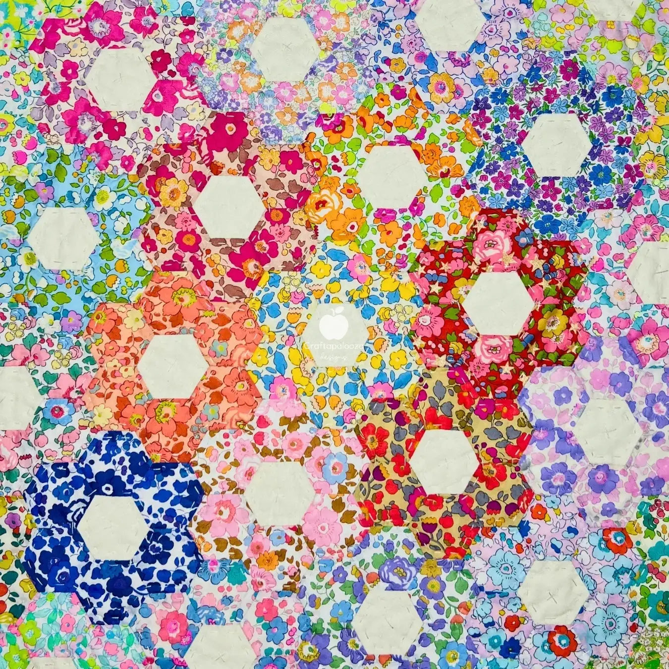 Hey Hexy Pillow PDF Pattern (18in x 18in/45cm x 45cm) - Hand Sew Hexagons Without Papers 